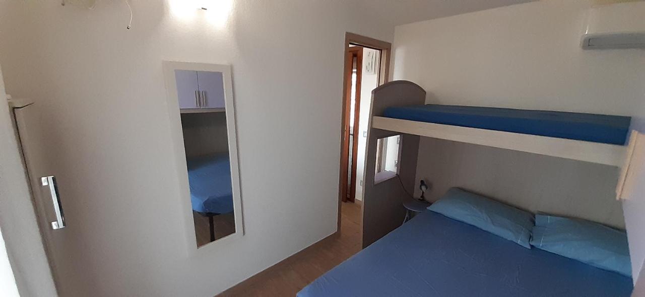 이솔라 로사 Fronte Mare Attico Indipendente Ed Esclusivo Con Terrazza Panoramica 아파트 외부 사진